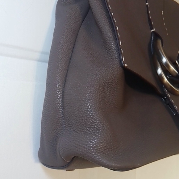 Elegant Brown Leather Handbag - Picture 3 of 16
